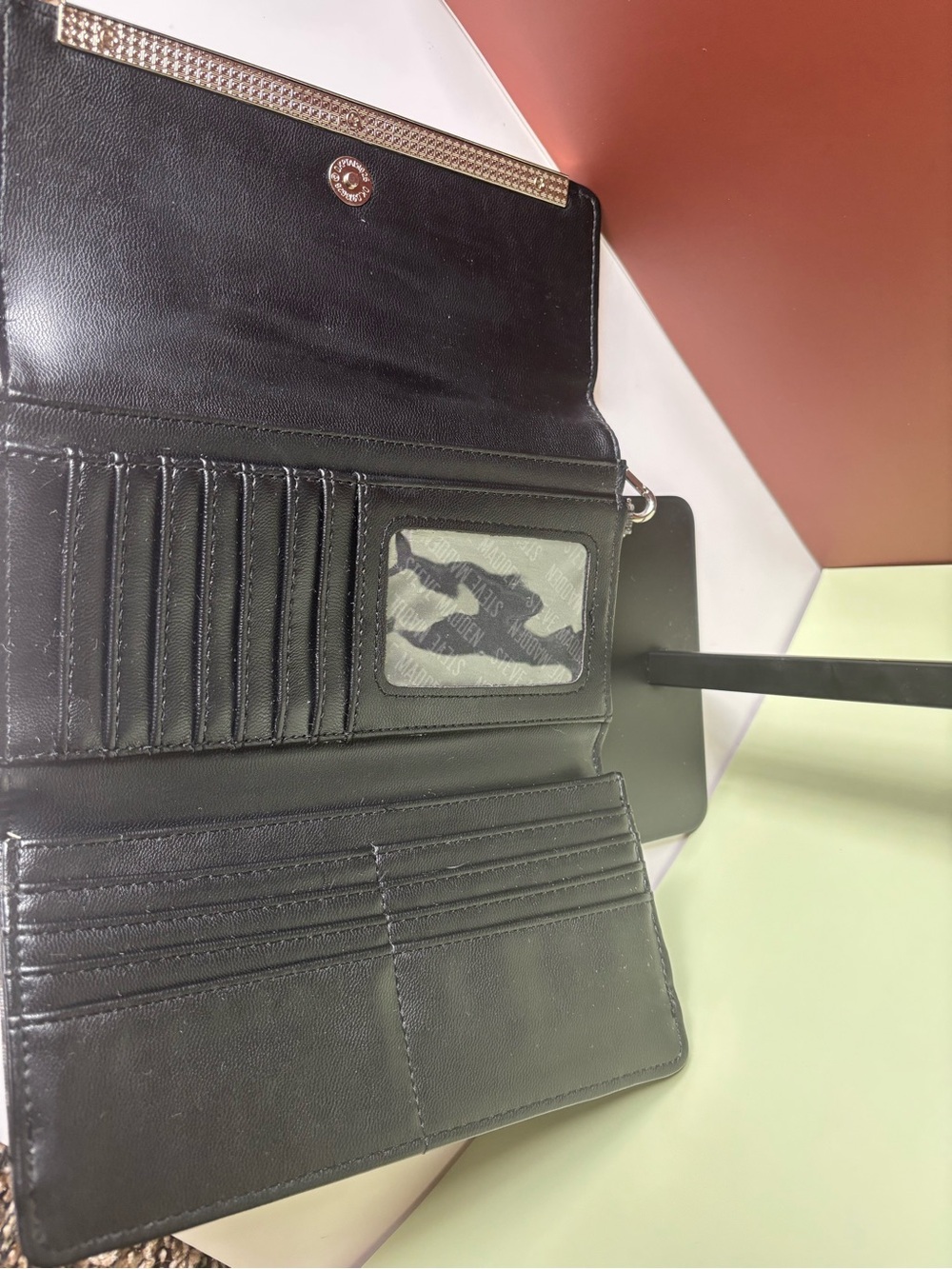 STEVE MADDEN Gray Logo Bar Wristlet with Removable Strap - Picture 3 of 8